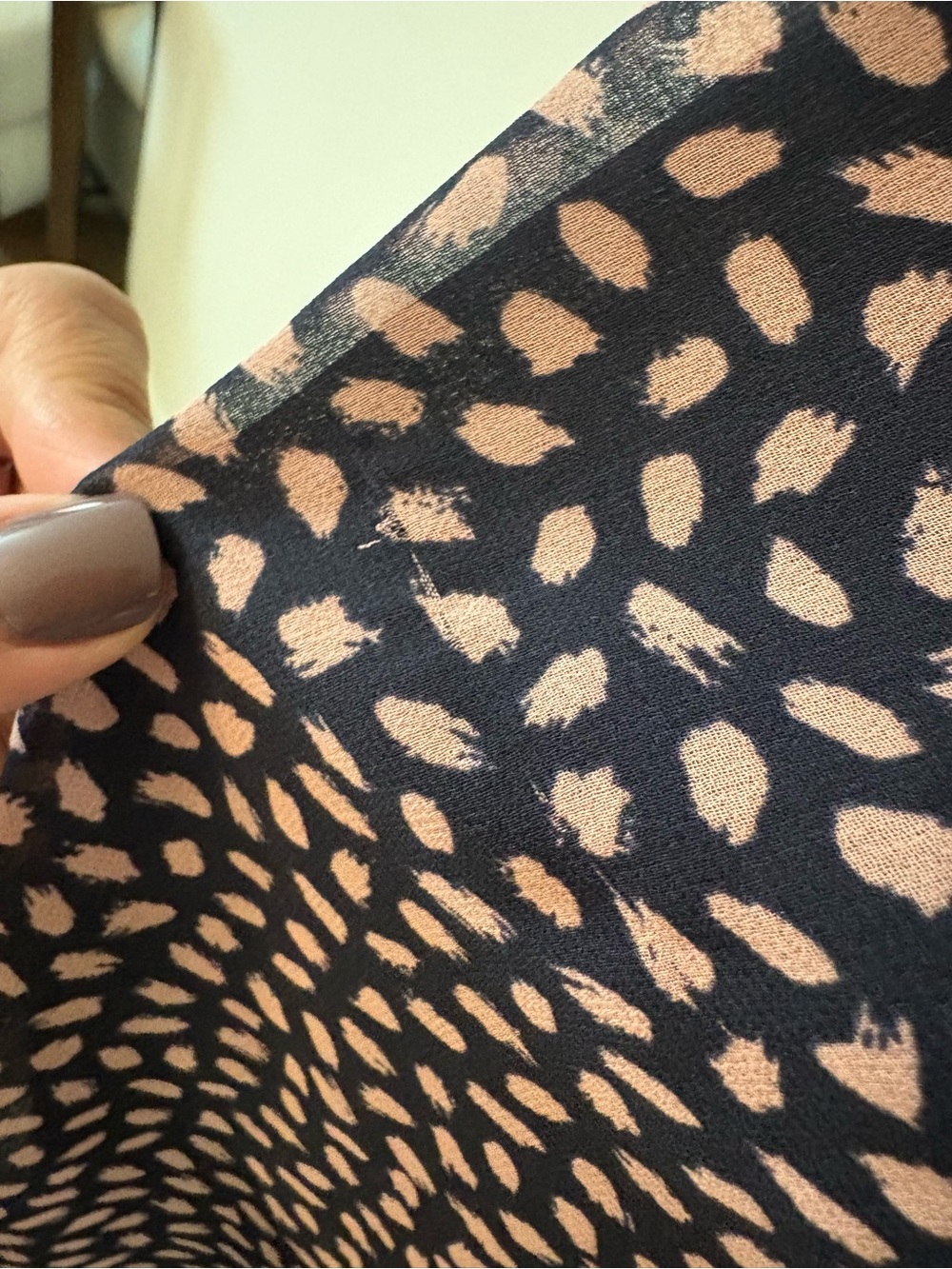 Ann Taylor Navy and Blush Pink Printed V-Neck Long Sleeve Blouse - Picture 6 of 9